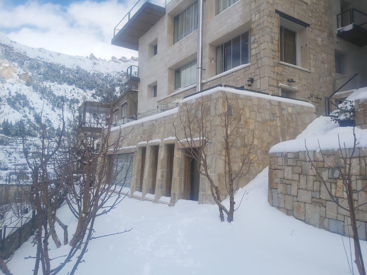 Guesthouse 1 with a View – Bcharri