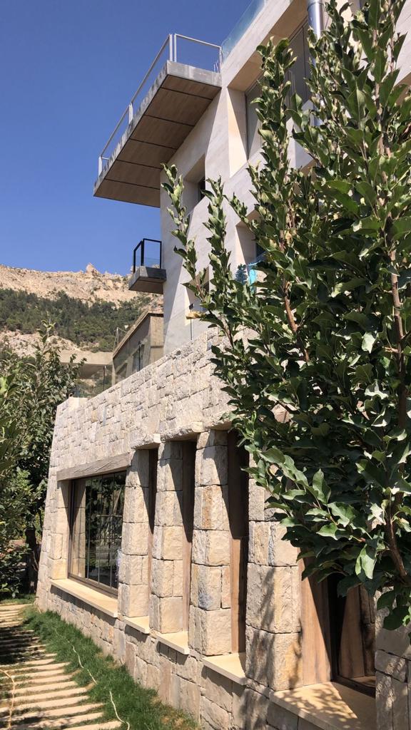 Guesthouse 1 with a View – Bcharri