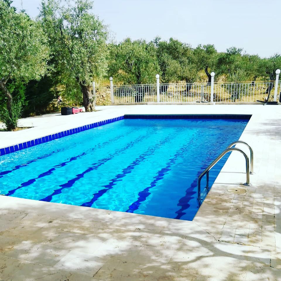 Chalet with Private Pool – Mazraat al Chouf