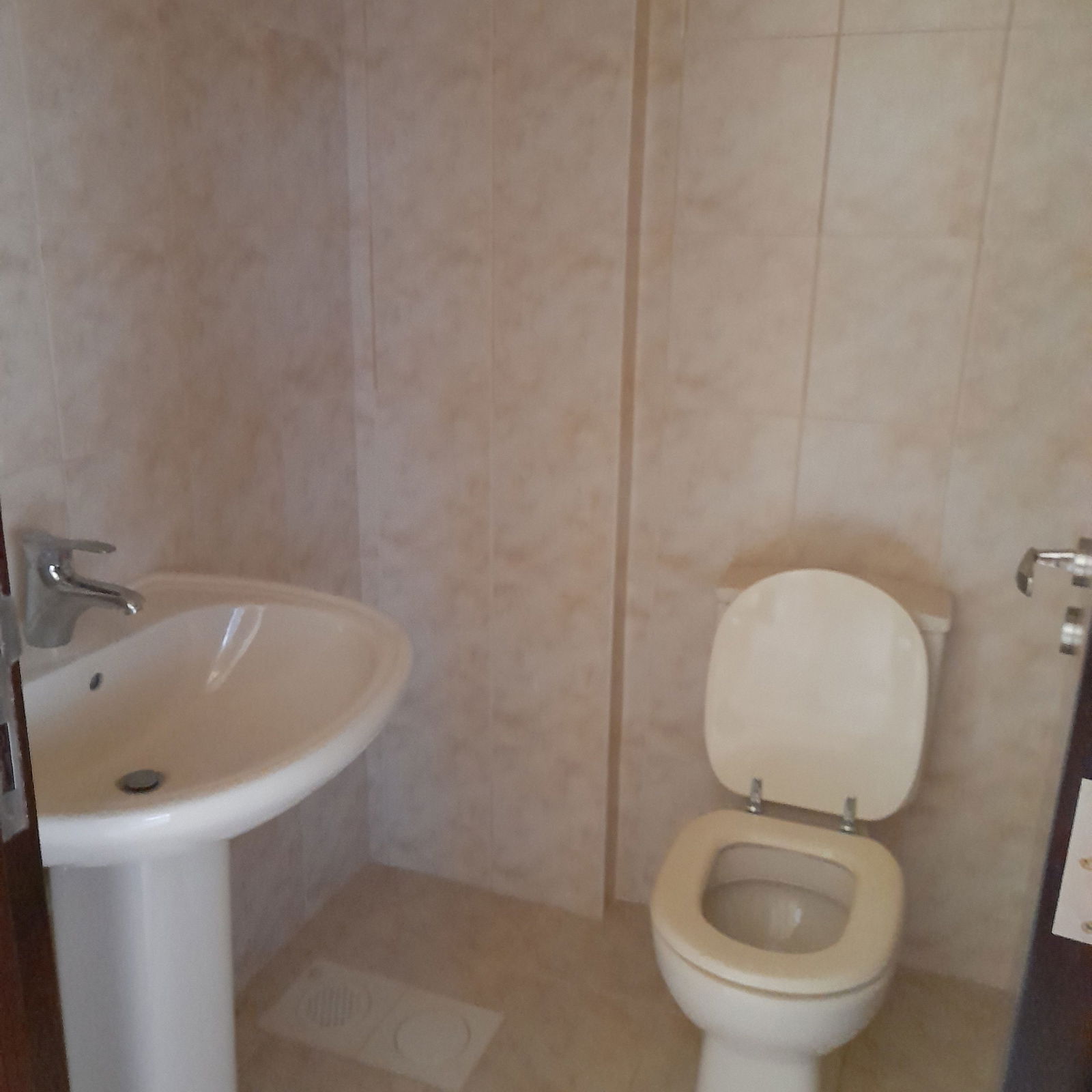 Third Floor Apartment in a Building – Mtein, Zaarour