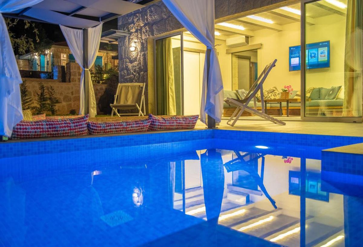 Olivier Chalet with Private Pool in a Resort – Fatre, Jbeil