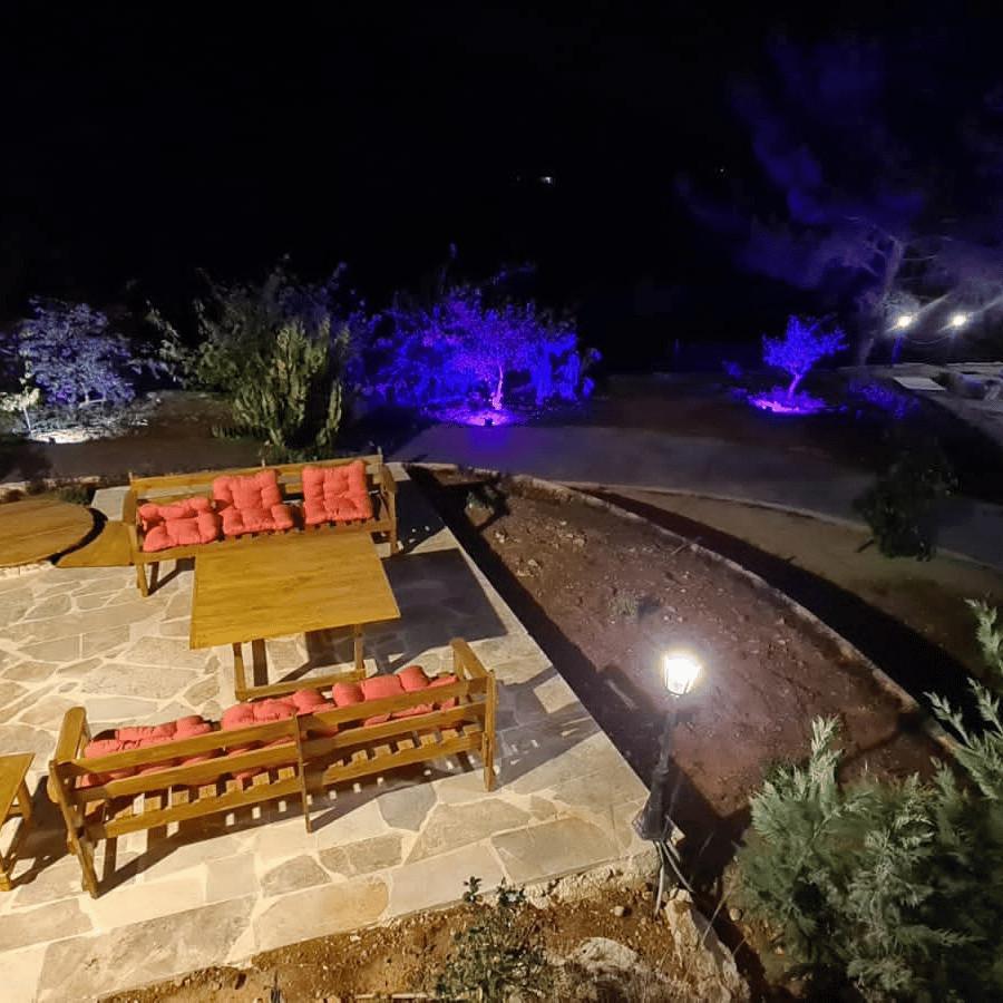 Villa with four bedrooms and two Pools – Al Burjen, Chouf