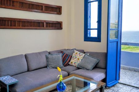 جناح مطل عالبحر ببيت ضيافة – أنفه