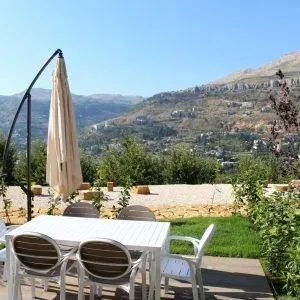 Vacuna Room in Luxurious Hotel – Kfardebian