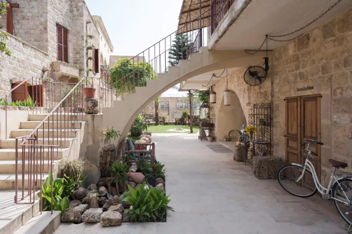 Sunflower studio in a Guesthouse – Jbeil