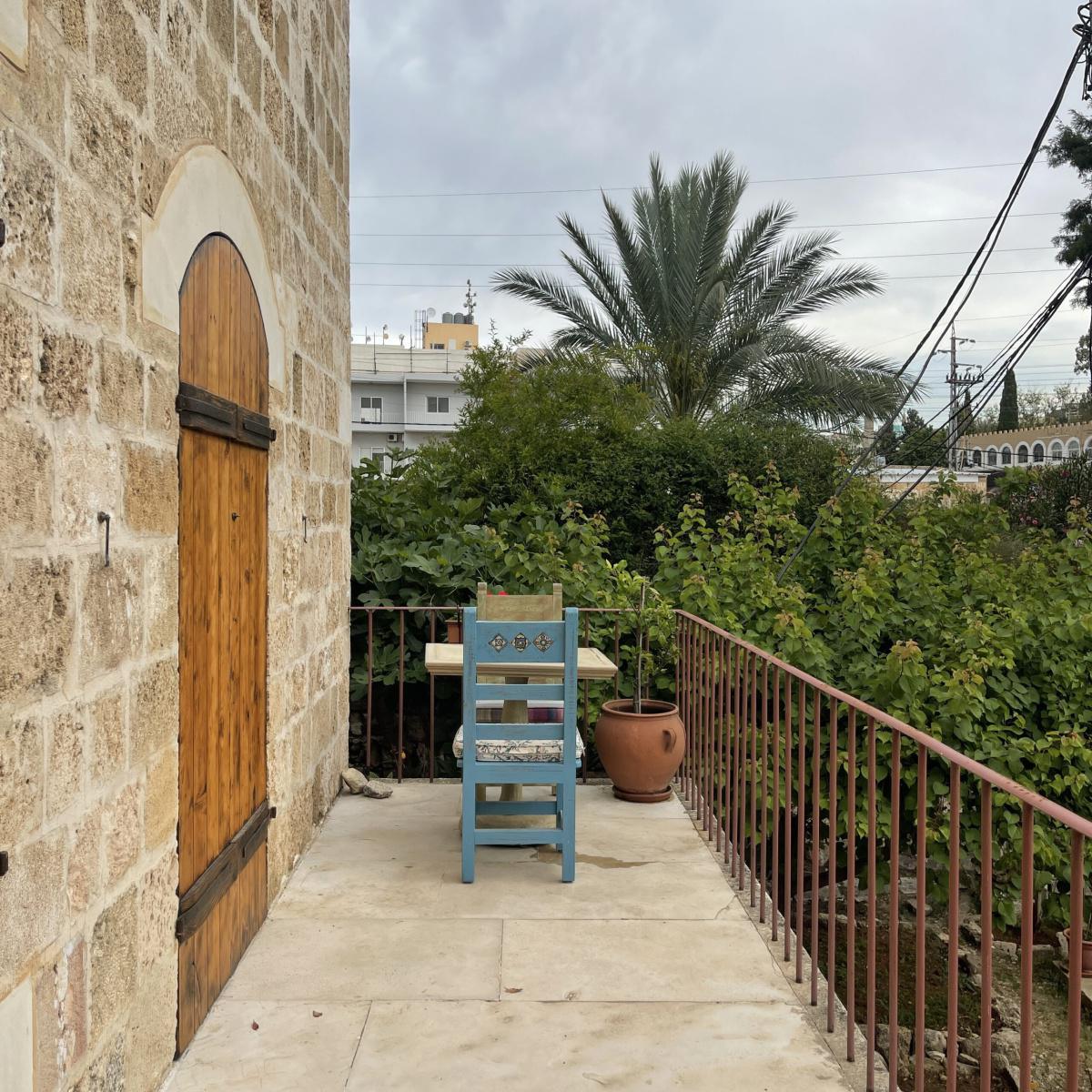 Sunflower studio in a Guesthouse – Jbeil