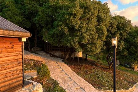 شاليه خشبي كبير (4) بمنتجع – نمورة, جبيل
