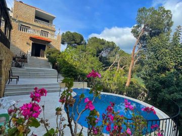 Villa with Private Pool- Beit Meri, Matn