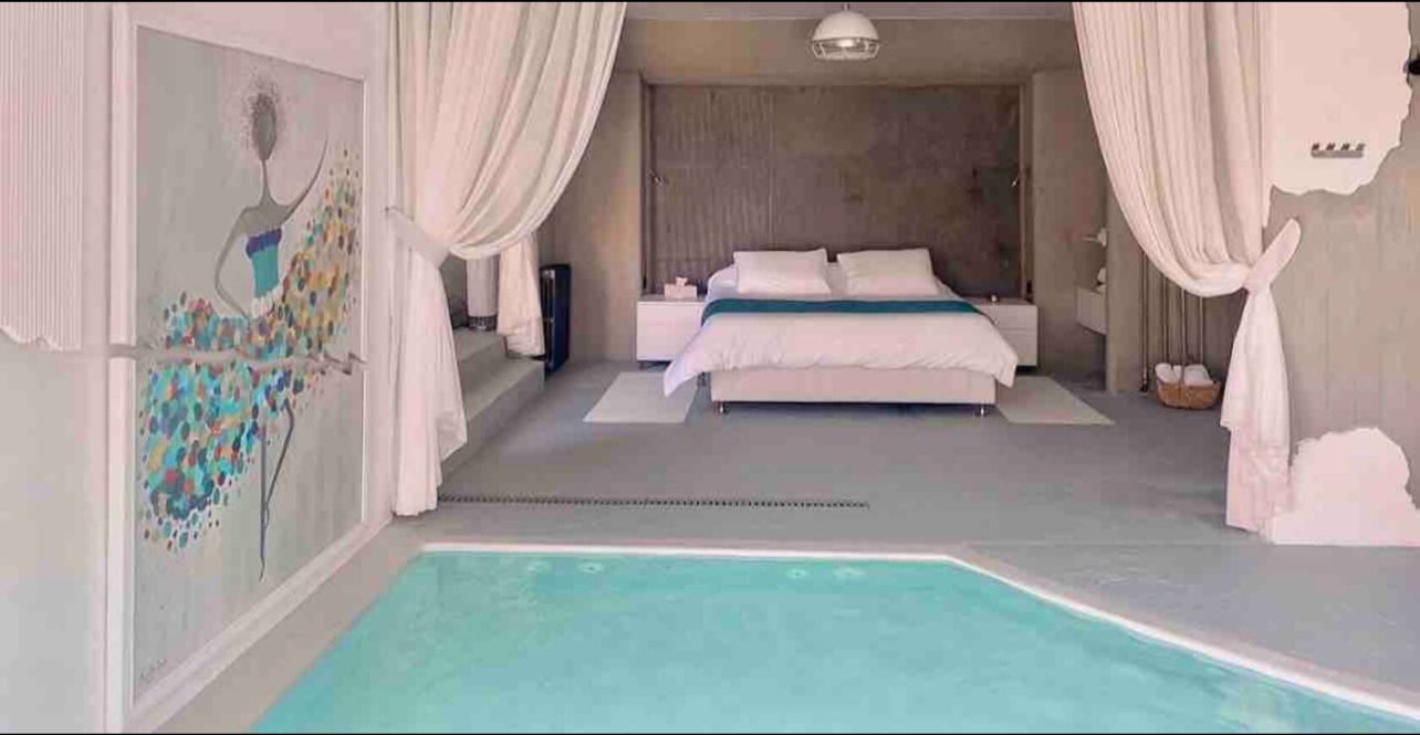 Luxurious In Bedroom Pool Suite – Baakline