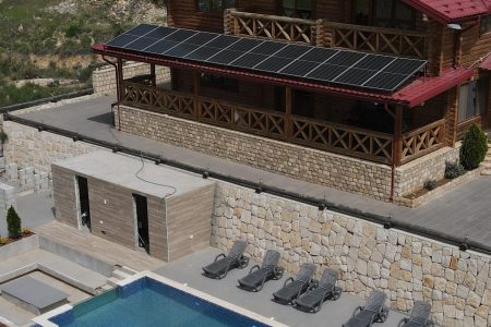 Villa with Infinity Private Pool – Zahle