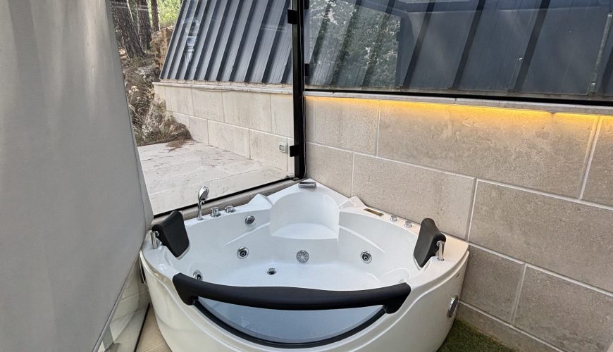 A-shaped Bungalow with Outdoor Jacuzzi- Douma