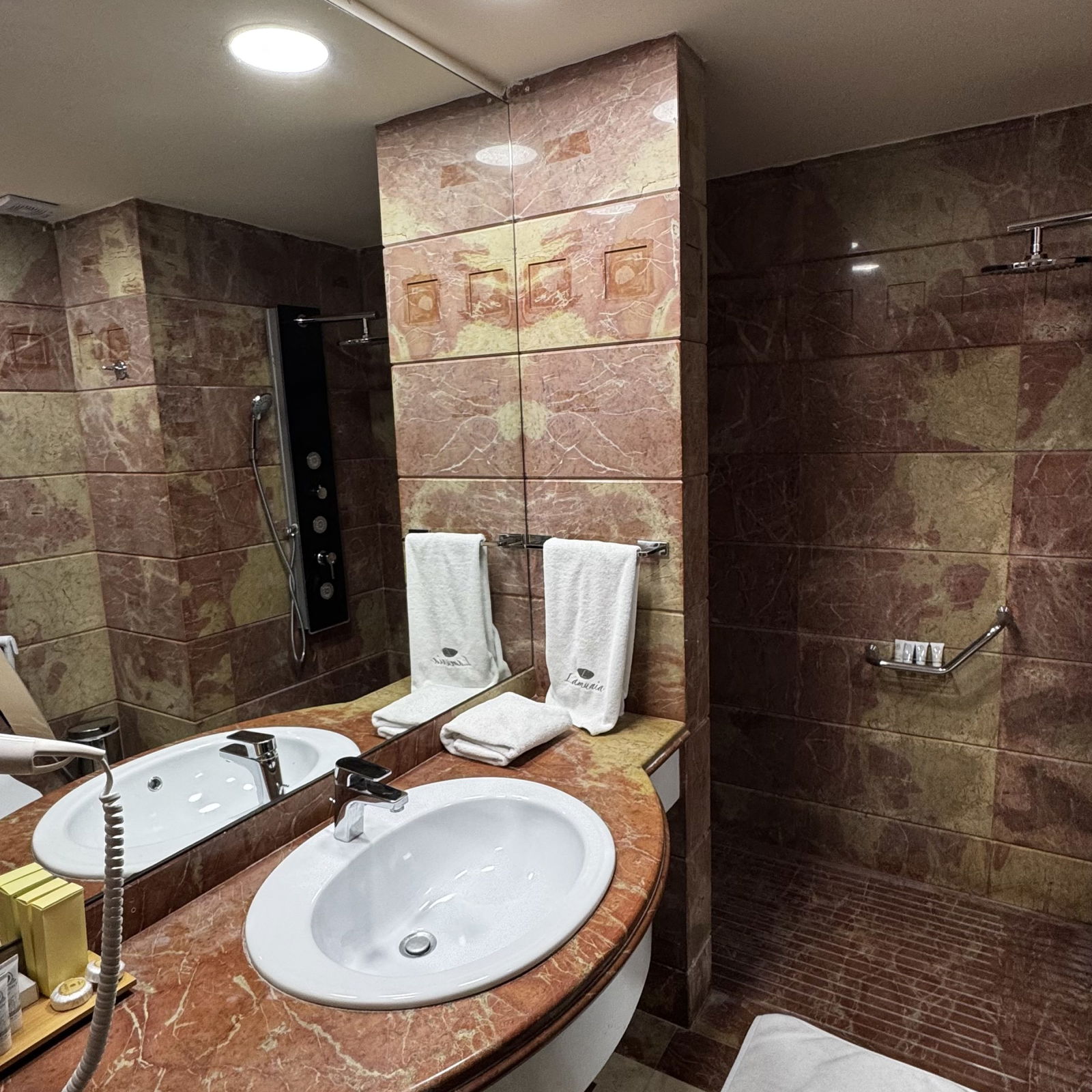 Hotel – Qalamoun, Tripoli
