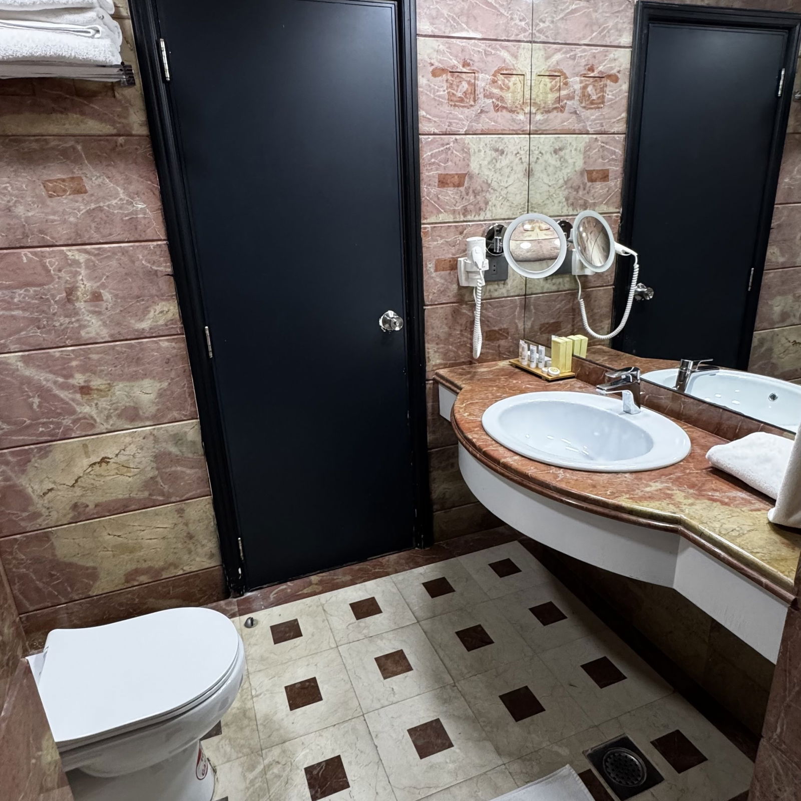 Hotel – Qalamoun, Tripoli