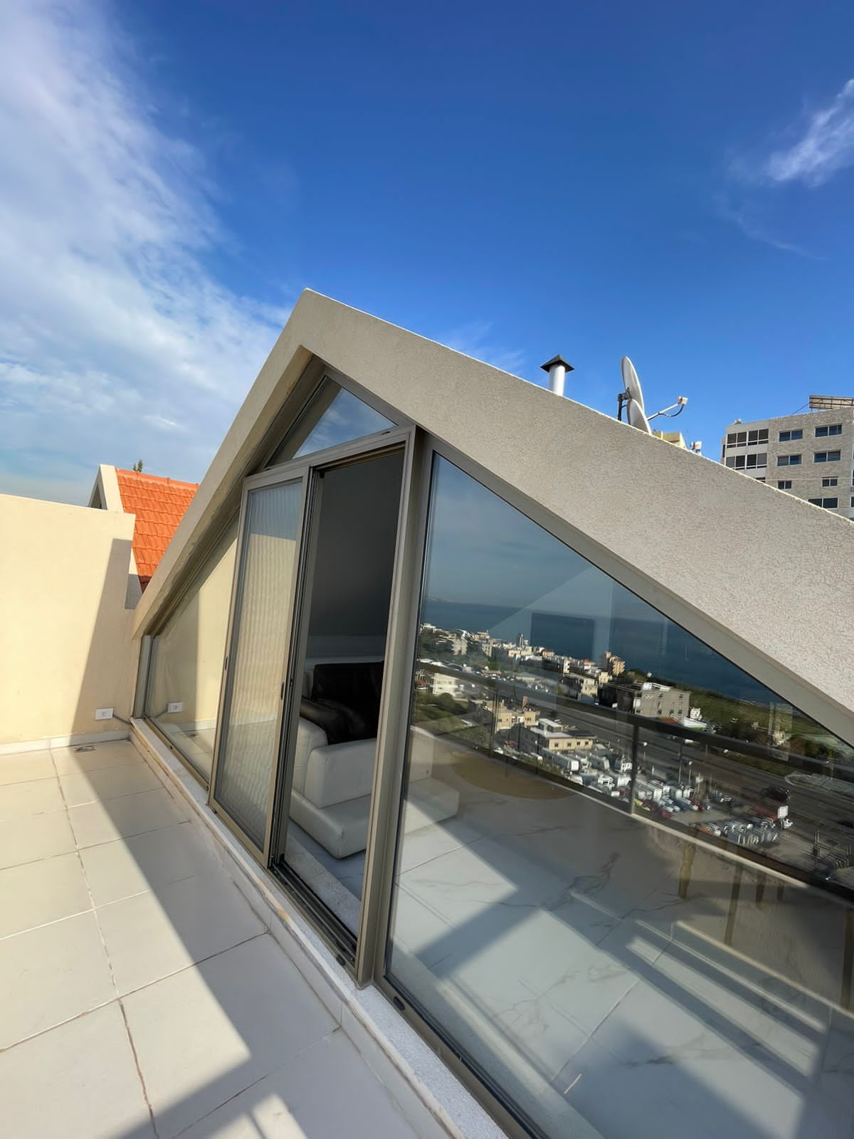 Roof 2 – Safra, Jbeil