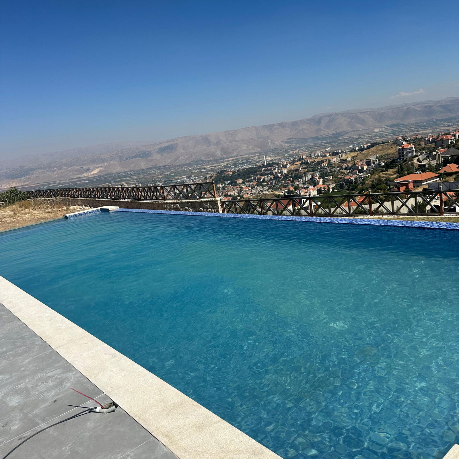 Villa with Infinity Private Pool – Zahle