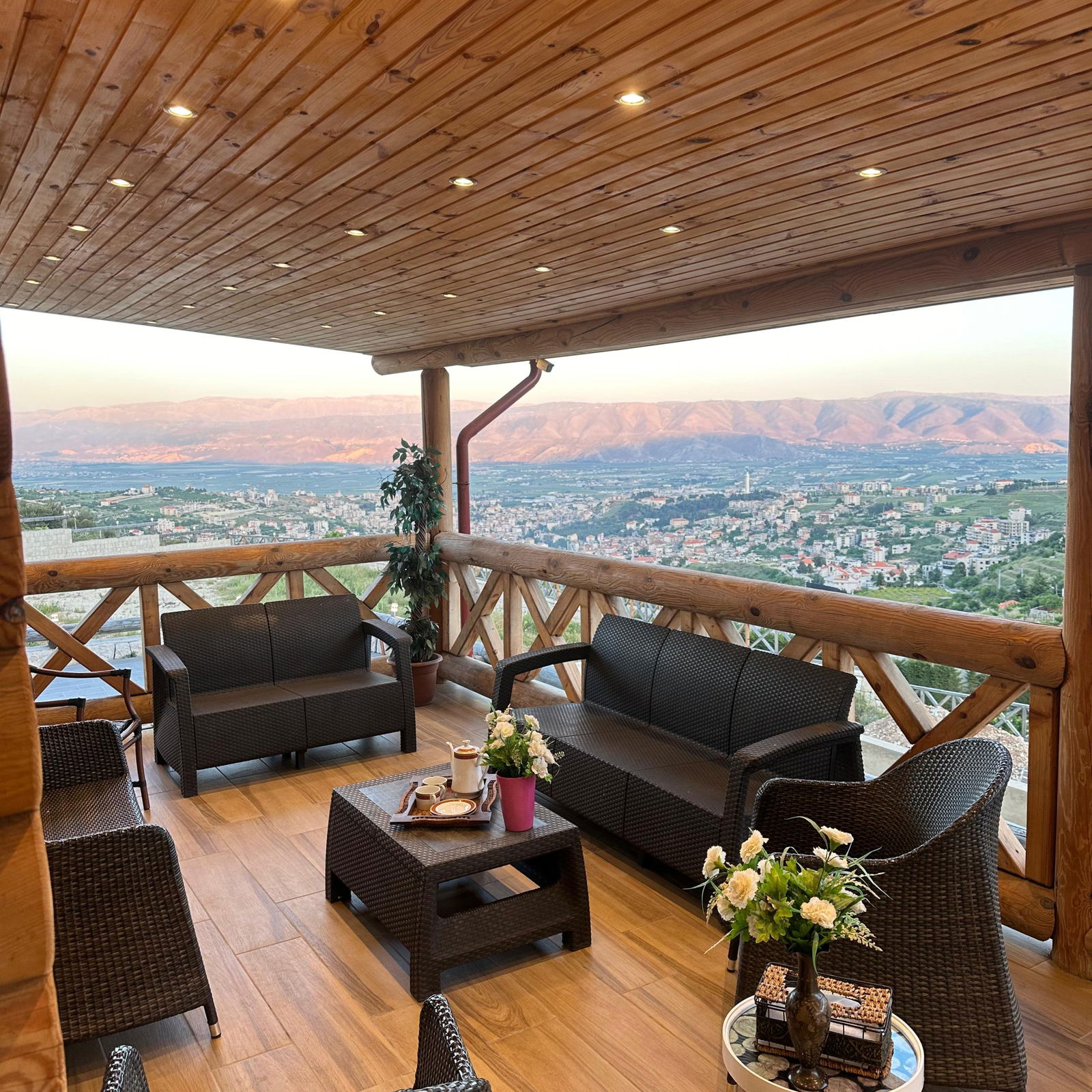 Villa with Infinity Private Pool – Zahle