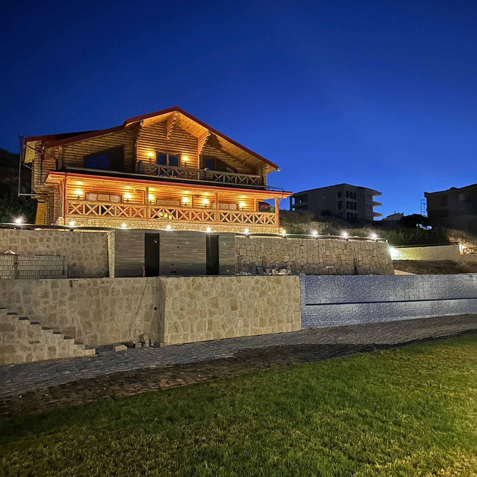 Villa with Infinity Private Pool – Zahle