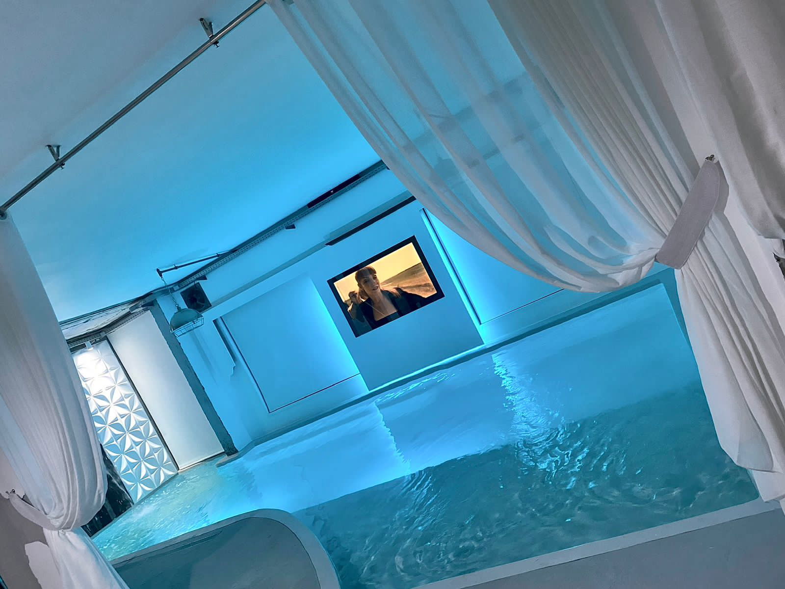 Luxurious In Bedroom Pool Suite – Baakline