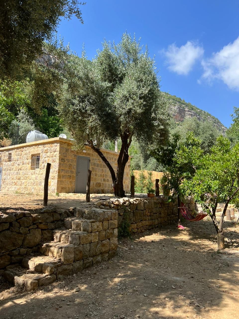 Stone Guesthouse with River Access – Jdeideh, El Chouf