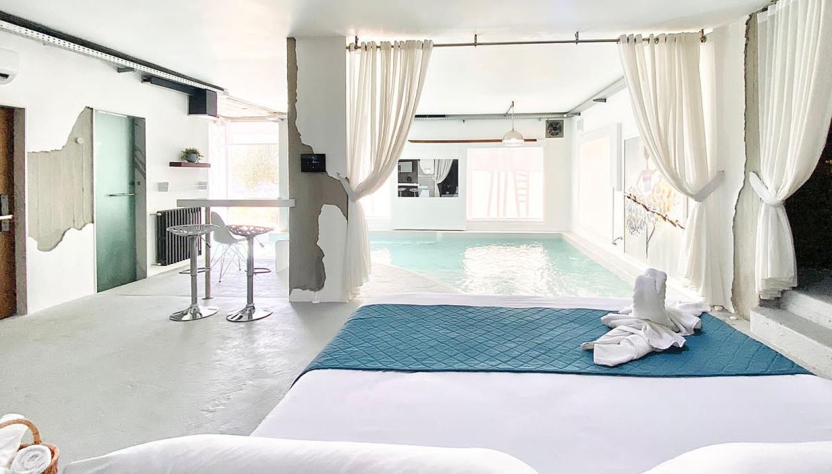 Luxurious In Bedroom Pool Suite – Baakline