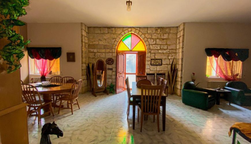 Guesthouse in a Rustic Resort – Kfarhazir, Koura