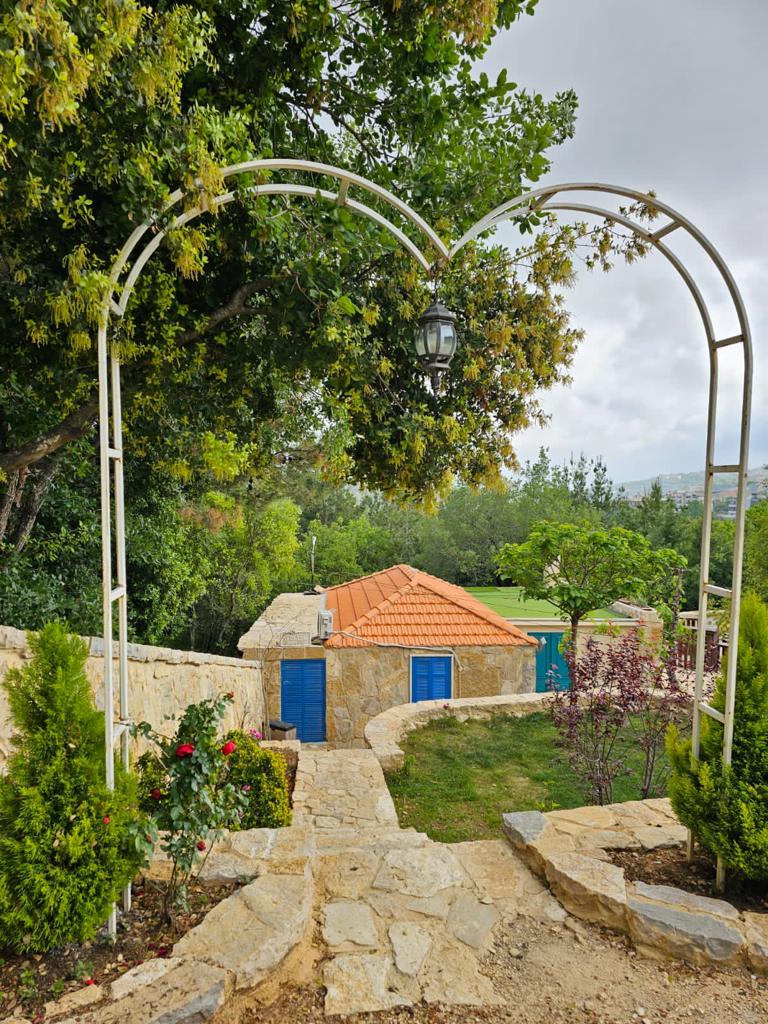 Guesthouse One with Pool – Baaqline, Chouf