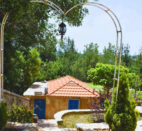 Two Guesthouses with Private Pool – Baaqline, Chouf