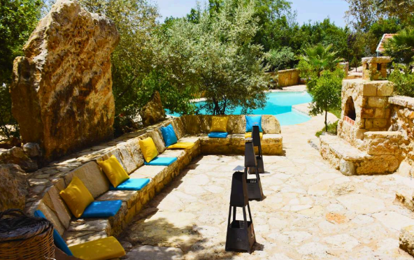 Guesthouse One with Pool – Baaqline, Chouf