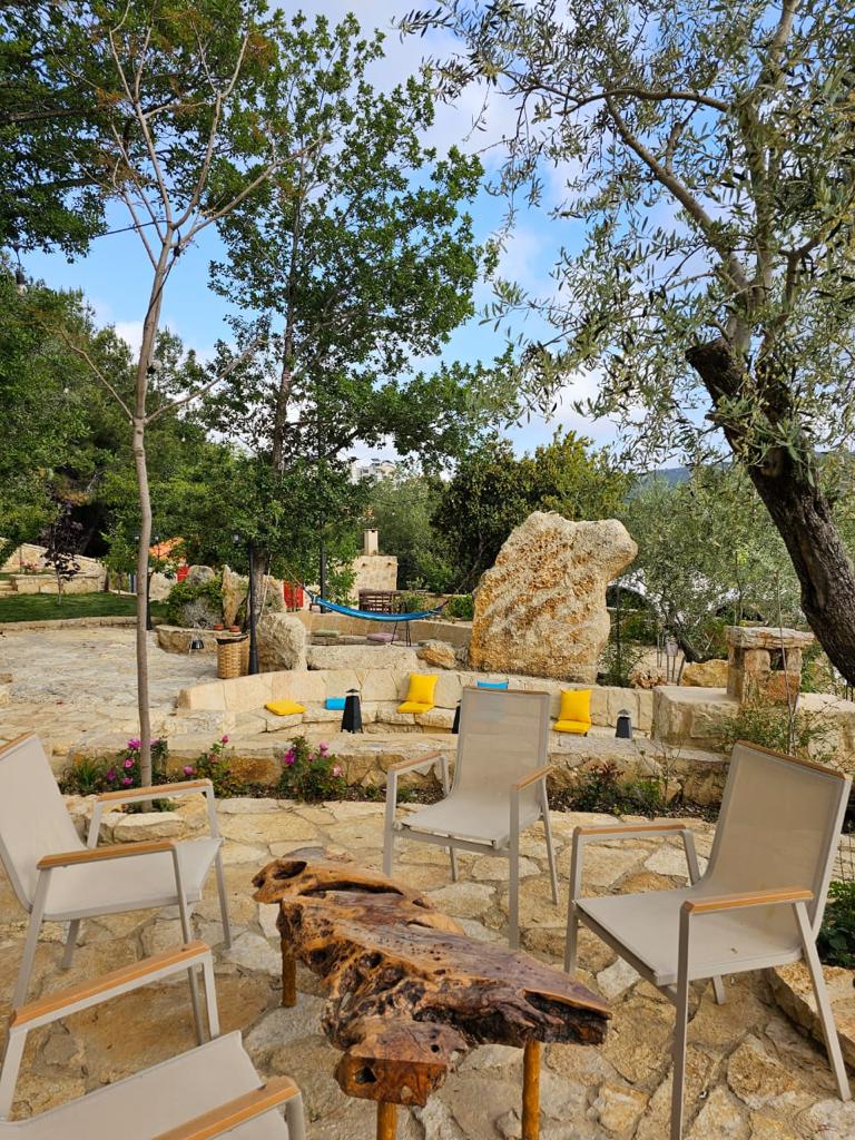 Guesthouse One with Pool – Baaqline, Chouf