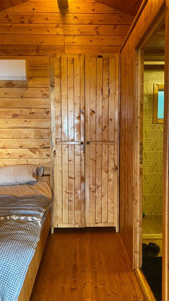 Blue Jay Wooden Cabin – Mazboud, el Chouf