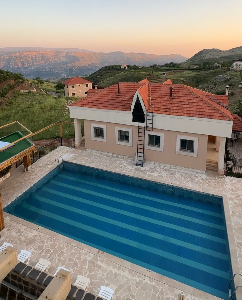 Resort with Private Pool – Laqlouq, Jbeil