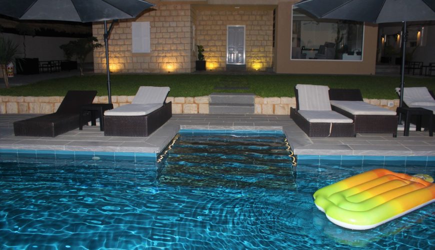Howea Chalet (2) with Shared Pool – Fidar, Jbeil