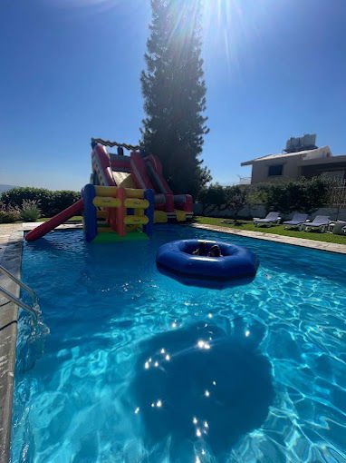 Guesthouse with Pool – Barsa, Koura