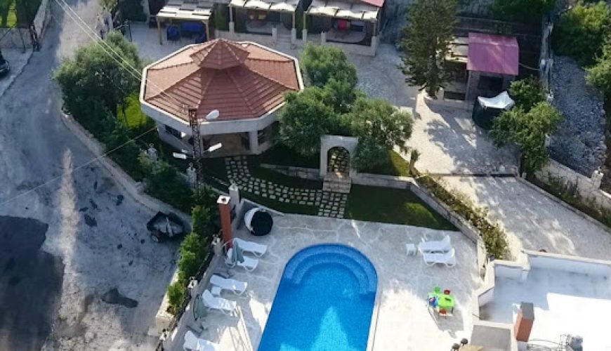 Four Cabins with a Private Pool – Aabdelli,  Batroun