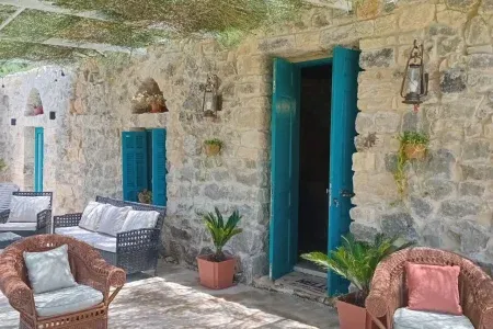 Authentic Lebanese House – Hakel, Jbeil