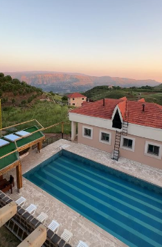 Resort with Private Pool – Laqlouq, Jbeil