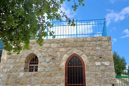 بيت حجري بمنتجع – بعدران, الشوف