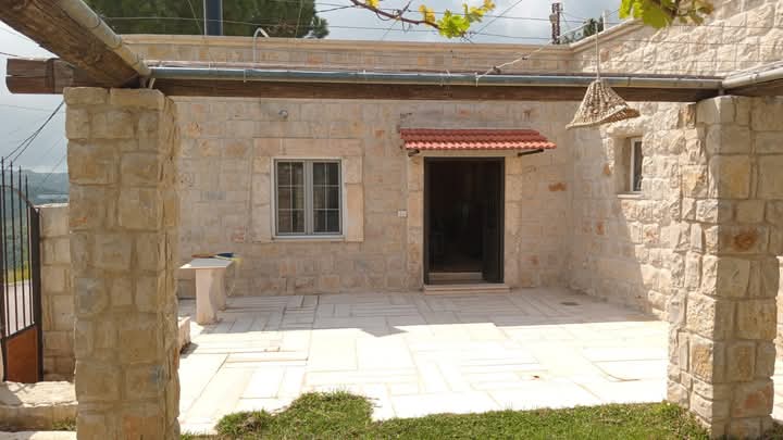 House with Pool – Bejdarfel, Batroun