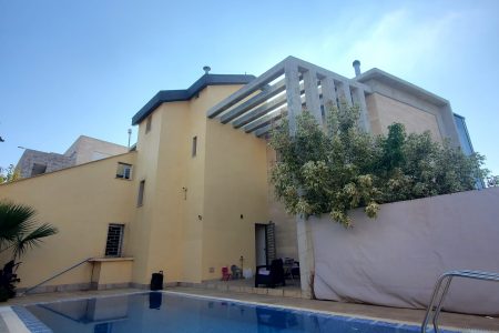 Villa with Private Pool – Mansouriet Bhamdoun