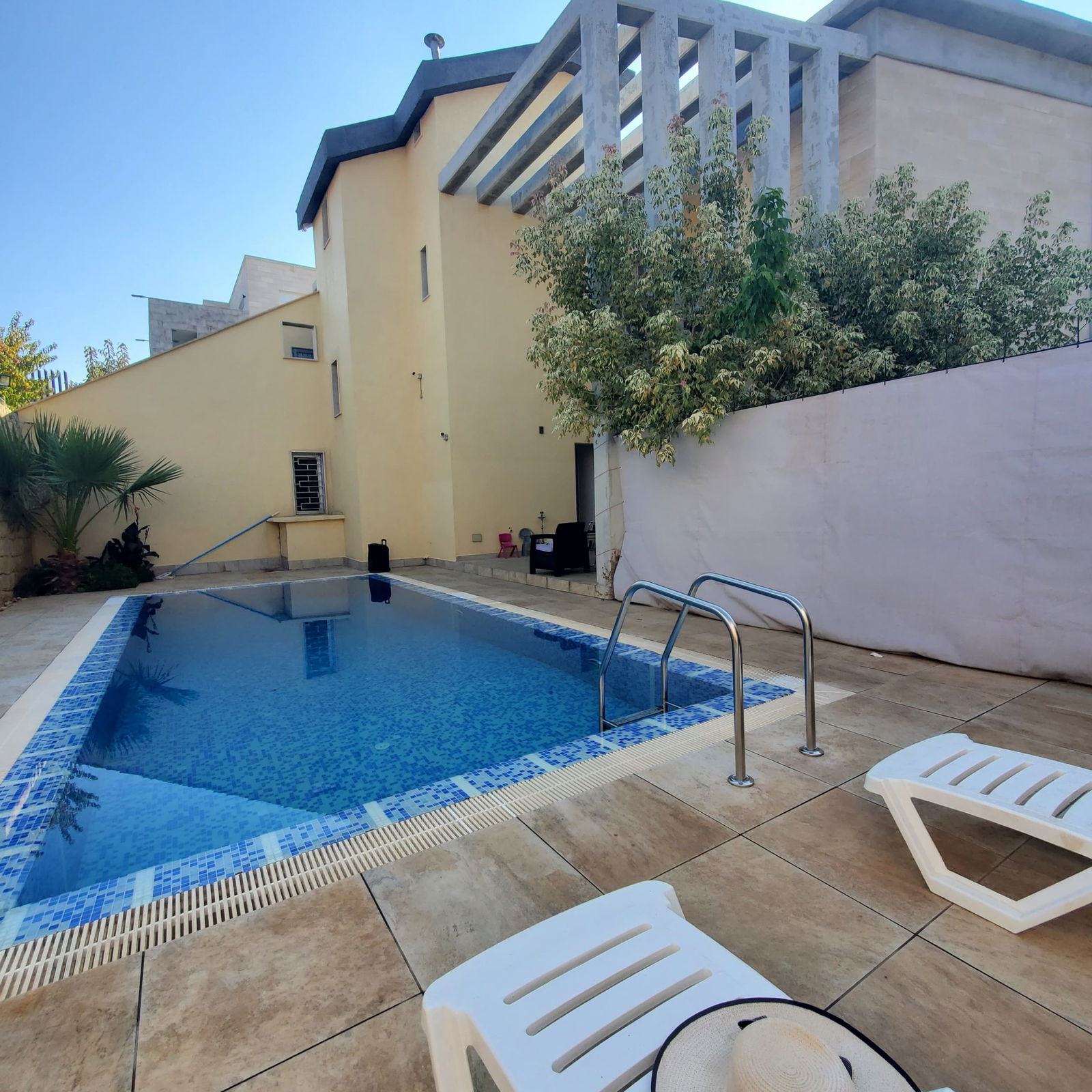 Villa with Private Pool – Mansouriet Bhamdoun