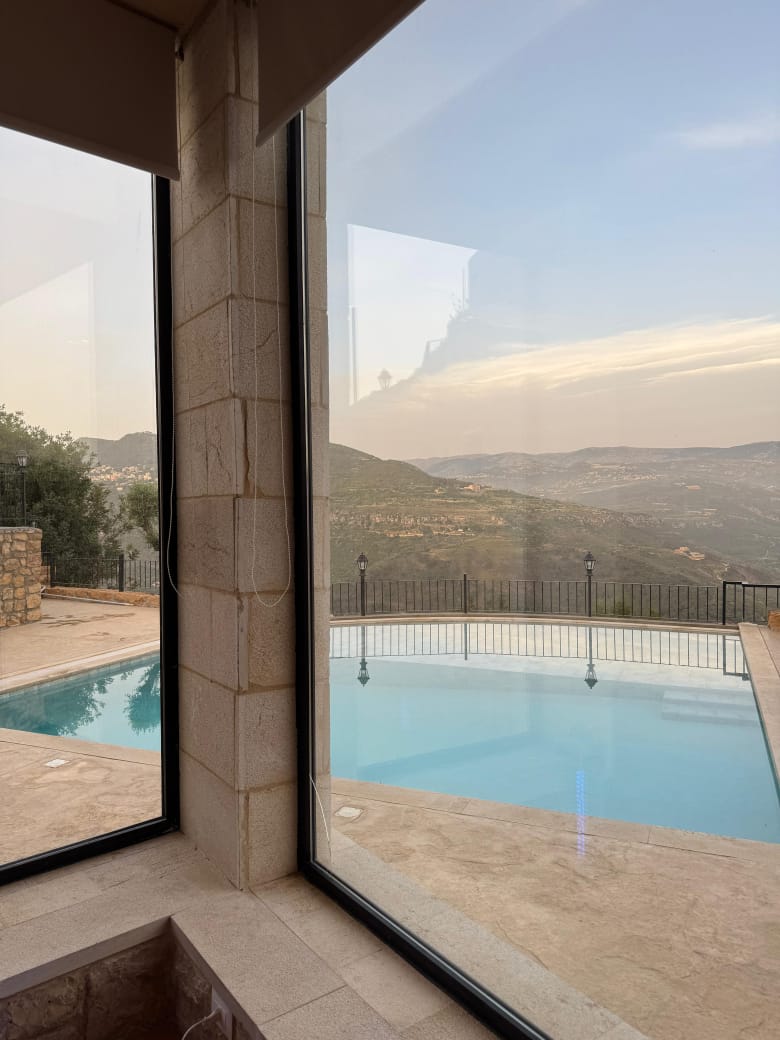 Chalet with Private Pool – Bennay, Aley