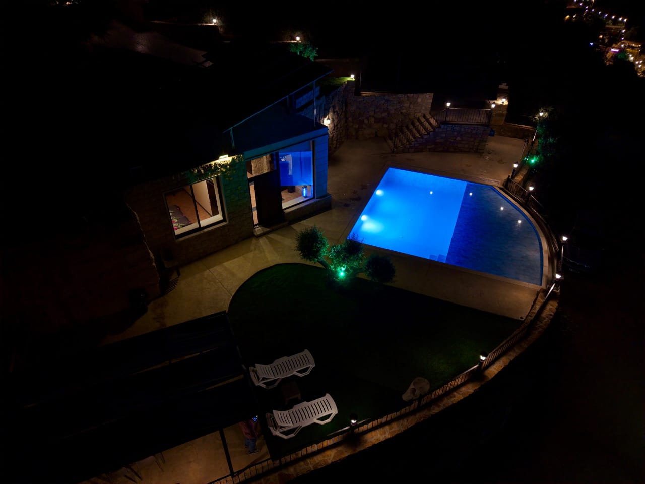 Chalet with Private Pool – Bennay, Aley