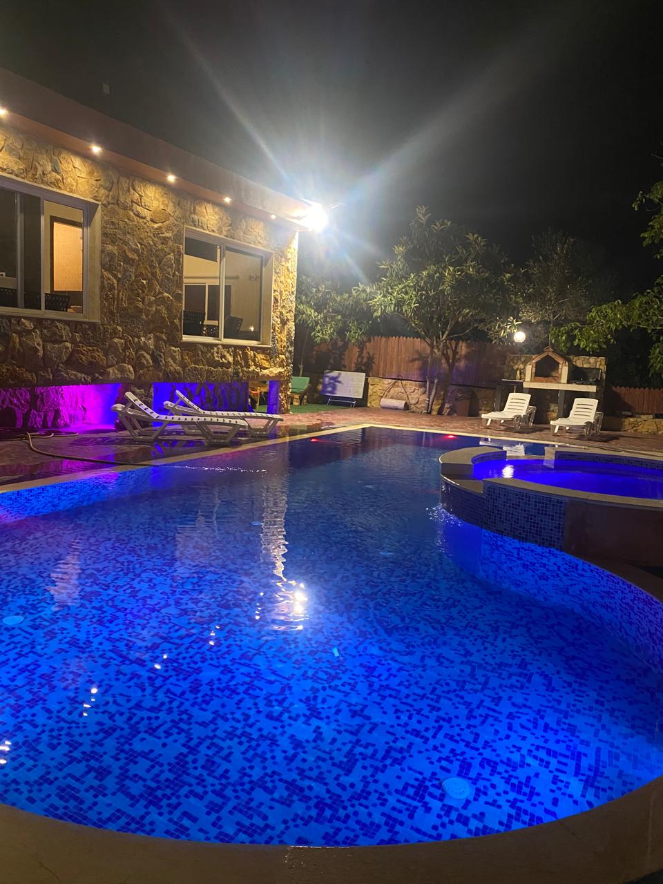 Chalet with Private Pool – Kfarmatta