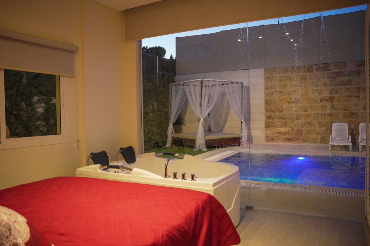 Chalets with Private Pool – Ebba, Nabatieh