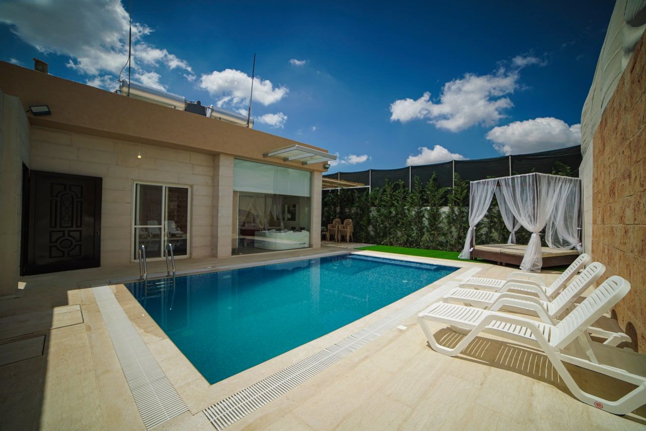 Chalet Lounar with Private Pool – Ebba, Nabatieh