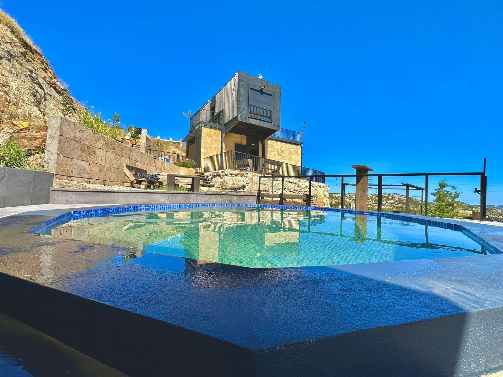 Bungalow with Pool – Qehmez, Jabal Moussa