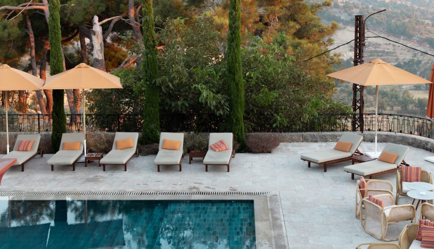 La Piscine Room in an Authentic Guesthouse – Mechmech, Jbeil