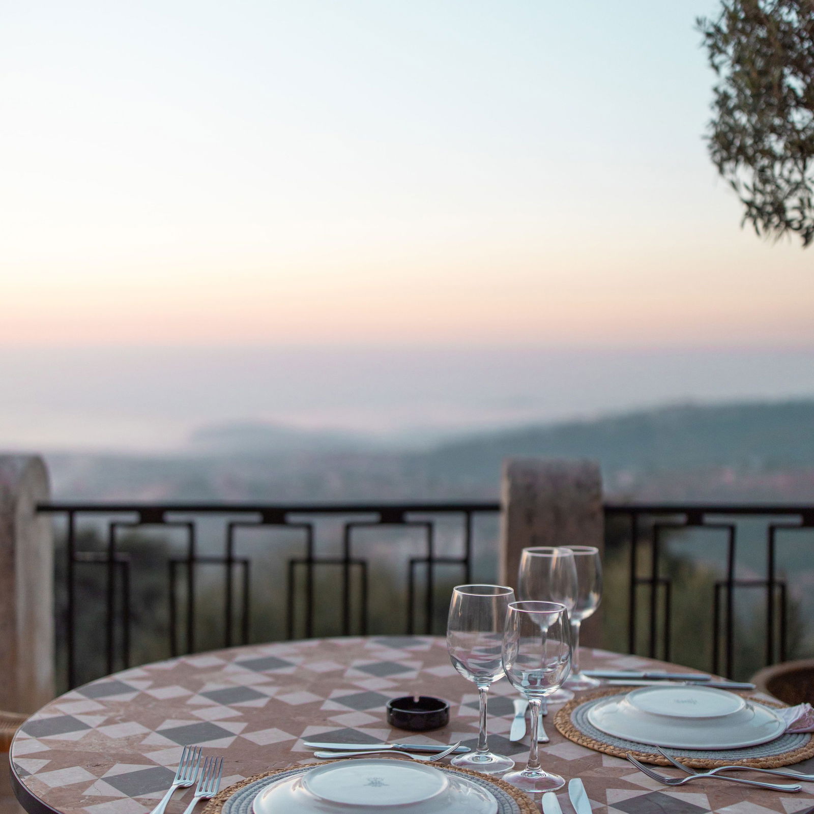 Le Duplex Room in an Authentic Guesthouse – Mechmech, Jbeil