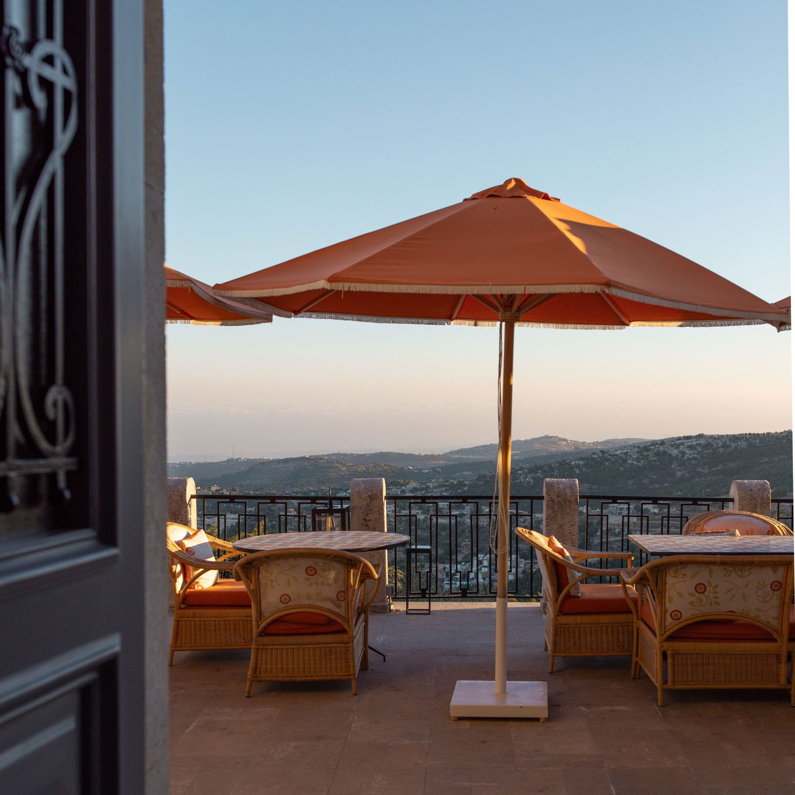 Boheme Room in an Authentic Guesthouse – Mechmech, Jbeil