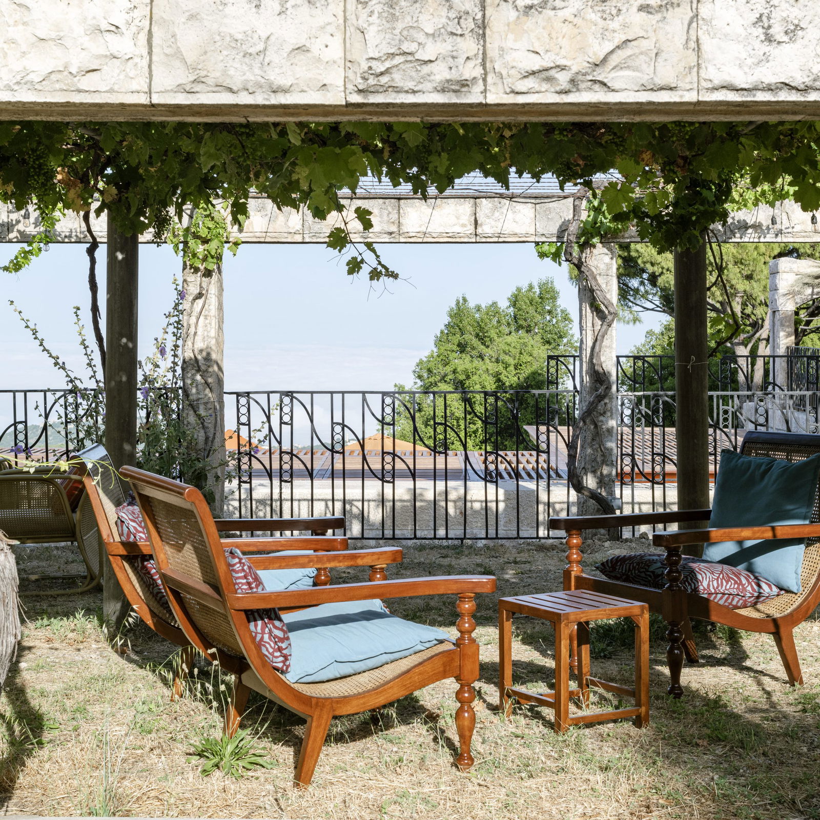 Le Duplex Room in an Authentic Guesthouse – Mechmech, Jbeil